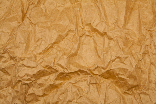 τσαλακωμένο χαρτί που απομονώνεται σε λευκό φόντο - Φωτογραφία, εικόνα
