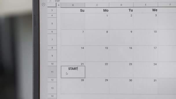 Escribir START JOB el 21 en el calendario para recordar esta fecha
. - Metraje, vídeo