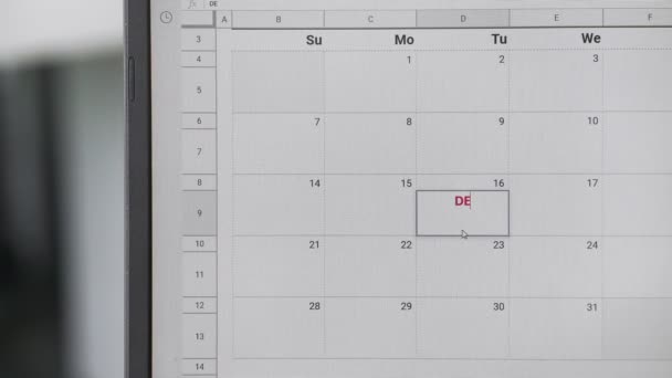 Εγγραφή κόκκινης προθεσμίας στις 16 του ημερολογίου για να θυμάστε αυτή την ημερομηνία. - Πλάνα, βίντεο