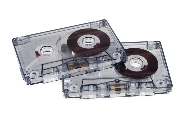 касетна стрічка ізольована на білому фоні
 - Фото, зображення