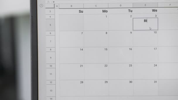 Escrevendo BIRTHDAY no dia 3 no calendário para lembrar esta data
. - Filmagem, Vídeo