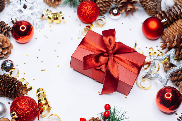 Christmas card: red gift box and Christmas tree branch on white  - Zdjęcie, obraz