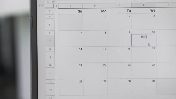 Escribir CUMPLEAÑOS el día 10 en el calendario para recordar esta fecha
. - Metraje, vídeo