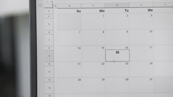Escrevendo BIRTHDAY no dia 16 no calendário para lembrar esta data
. - Filmagem, Vídeo