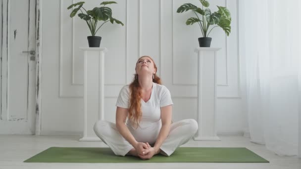 Active pregnant woman. Beautiful pregnant doing yoga on floor at home. 4k, UHD - Video, Çekim