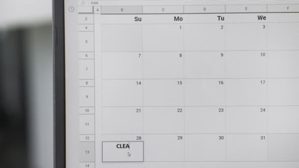 Schrijven Schoonmaakdag op 28ste op kalender om deze datum te onthouden. - Video