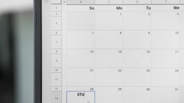 この日を記憶するためにカレンダーに28日に勉強時間を書く. - 映像、動画