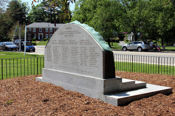Minutemen relief by Bashka Paeff at Lexington Battle Green, Lexington, MA, USA - Фото, изображение