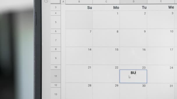 Pisanie spotkania biznesmenów 23-go w kalendarzu, aby zapamiętać ten dzień. - Materiał filmowy, wideo