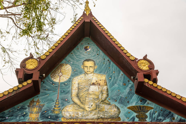 Gable mutatja közelkép Luang Por Daeng szerzetes a Ko Samui  - Fotó, kép