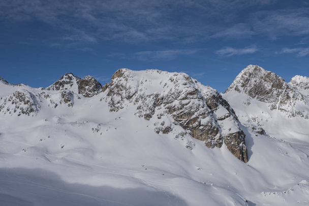 Téli táj St. Moritz-ban. Német: Sankt Moritz, olasz: San Maurizio. Egy üdülőhely a svájci Engadine völgyben - Fotó, kép