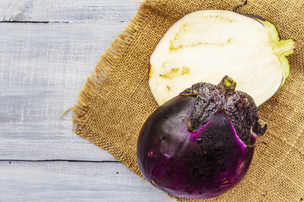 Fresh organic round eggplants "Helios" grade - 写真・画像