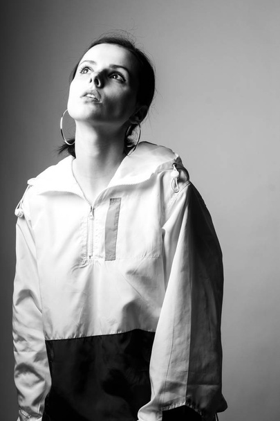 beautiful young girl, black and white vertical photo - Valokuva, kuva