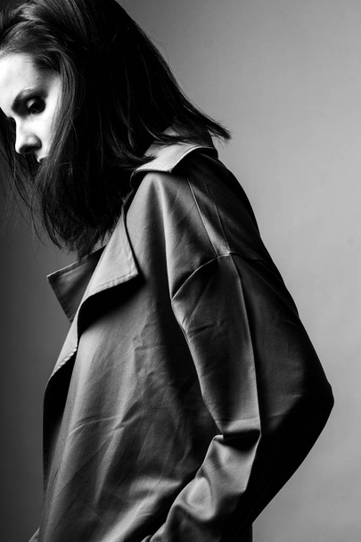 beautiful young girl in a trench coat, black and white  - Foto, immagini