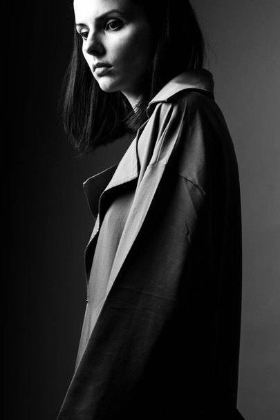 beautiful young girl in a trench coat, black and white  - Foto, imagen