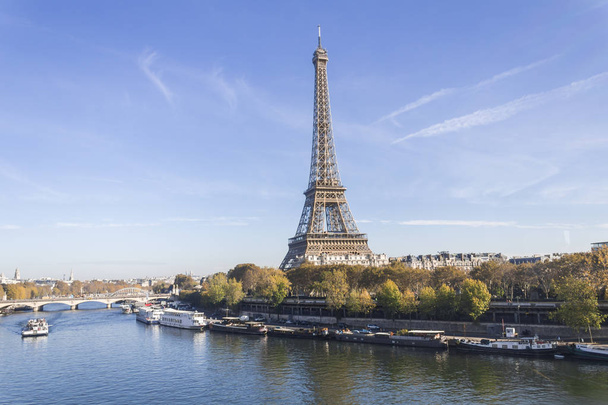 View of Eiffel tower from the bridge above Seine river, Paris - Foto, Bild