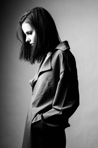 beautiful young girl in trench coat - Foto, Imagem
