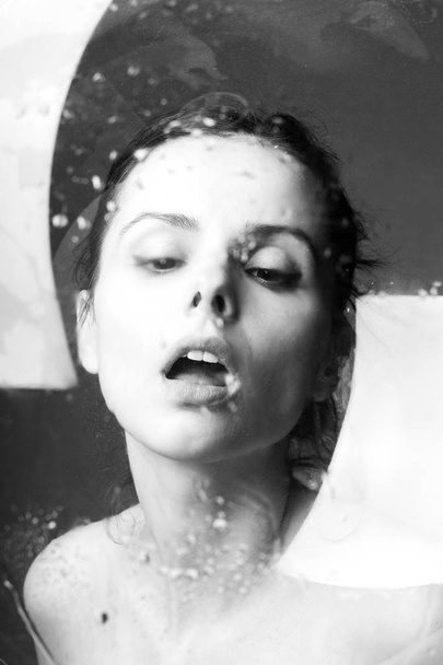 beautiful young girl black and white portrait - Valokuva, kuva