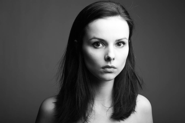 beautiful young girl black and white portrait - Valokuva, kuva
