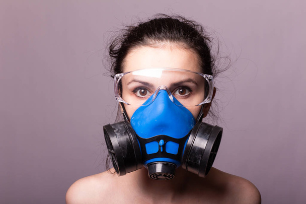 beautiful young girl in a respiratory mask - Photo, Image