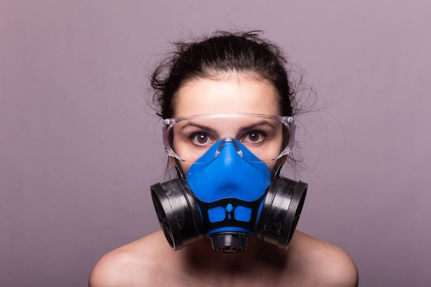 beautiful young girl in a respiratory mask - Photo, image
