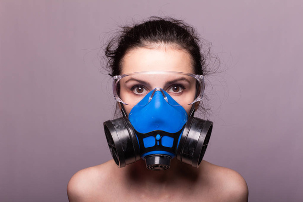 beautiful young girl in a respiratory mask - Фото, изображение