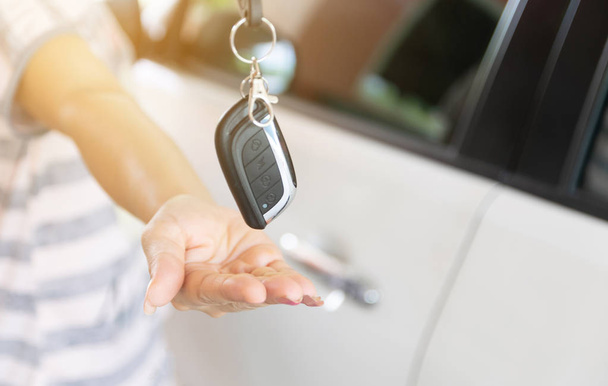 Buying a new car Give the keys On hand - Zdjęcie, obraz