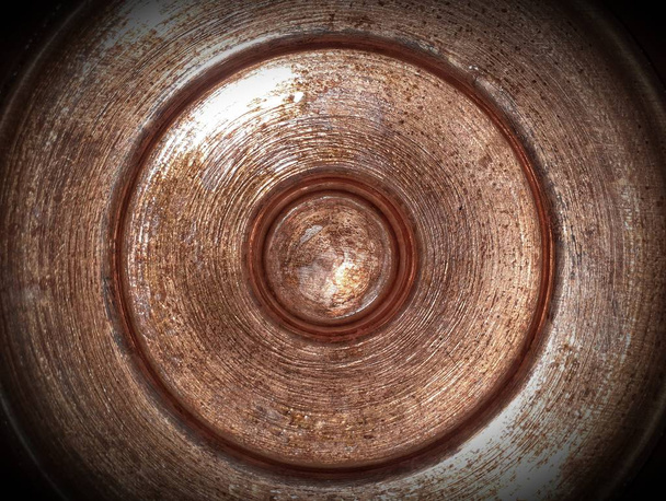Struktura měděného víčka džbánu. Detailní záběr zlaté měděné nádoby. Pitná voda z mědi nádoba je prospěšná pro zdraví. - Fotografie, Obrázek
