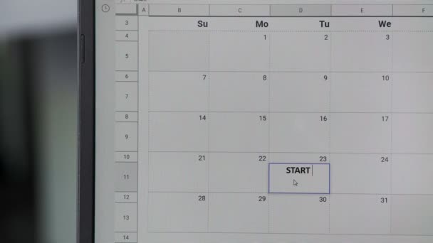 Pisanie Start Praca 23-go w kalendarzu, aby zapamiętać tę datę. - Materiał filmowy, wideo