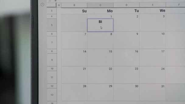 Scrivere BIRTHDAY il 1th sul calendario per ricordare questa data
. - Filmati, video