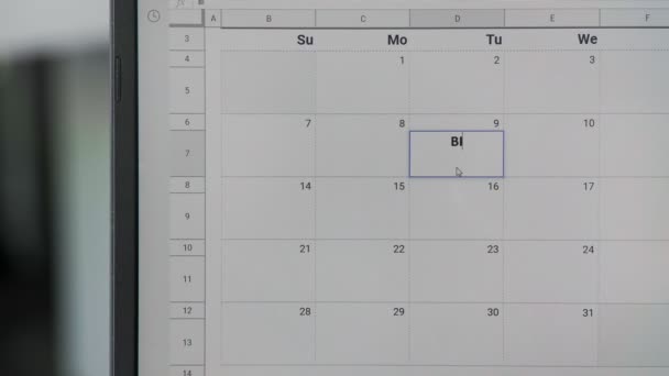 Het schrijven van Verjaardag op 9 op kalender om deze datum te herinneren. - Video