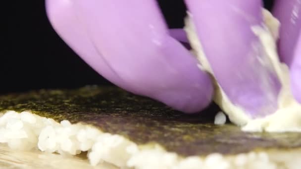 master kładzie ser na warstwie bazowej  - Materiał filmowy, wideo