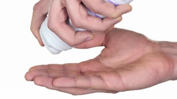 αφρός ξυρίσματος συμπιέζεται στην παλάμη του λευκού χέρι - Πλάνα, βίντεο