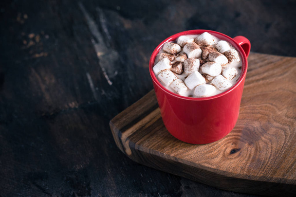 Inverno quente ou bebida de outono. Chocolate quente ou cacau, marshmallow
  - Foto, Imagem