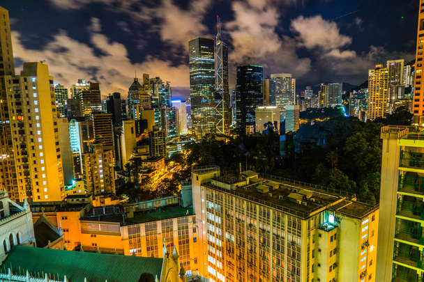 Des gratte-ciel de Hong Kong Région administrative spéciale vue de nuit
 - Photo, image