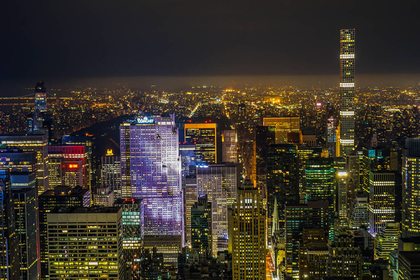 Vista nocturna de Nueva York visible desde el Empire State Building
 - Foto, Imagen