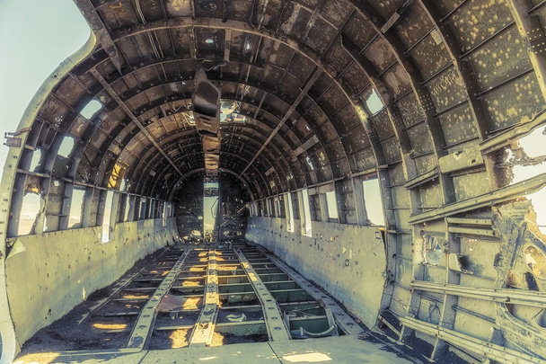 Solheimasandurビーチの放棄された飛行機の残骸の内部,  - 写真・画像