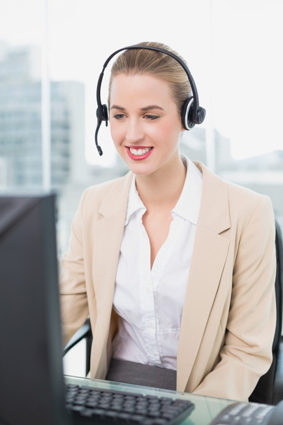 Happy pretty agent wearing headset dealing with customer - Foto, Imagem