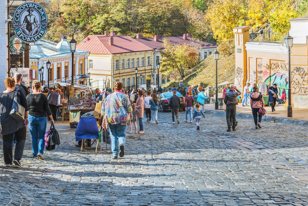 Kiev, Ukraine - October 14, 2019: Andriyivskyy Descent (literally:  Andrew's Descent) is a historical descent connecting the Upper City of Kiev and the historically commercial district of Podil. - Valokuva, kuva