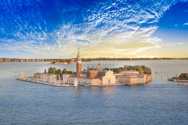 Splendida vista sulla Cattedrale di San Giorgio Maggiore, su un'isola della laguna veneziana, Venezia
 - Foto, immagini