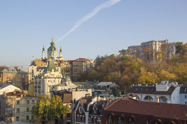 Krásný výhled na kostel sv. Ondřeje a sv. Ondřeje v Kyjevě, Ukrajina - Fotografie, Obrázek