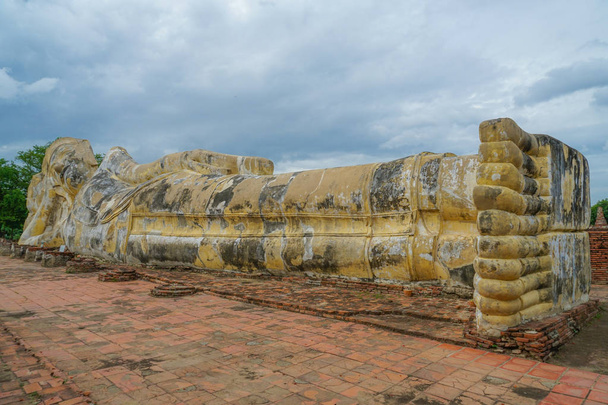 Chrám nedávného Buddhy (Wat Lokayasutharam) - Fotografie, Obrázek