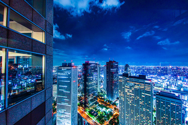 Токийский ночной вид с смотровой площадки здания правительства Токио
 - Фото, изображение