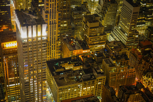 Νυχτερινή άποψη της Νέας Υόρκης ορατή από το Empire State Building - Φωτογραφία, εικόνα