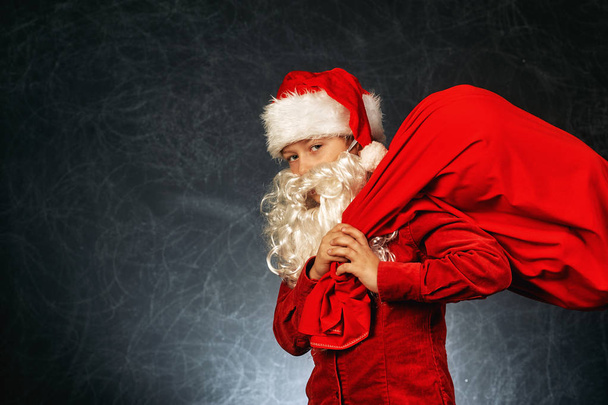 Portrét chlapce k obrazu Santa Clause. Veselé Vánoce - Fotografie, Obrázek