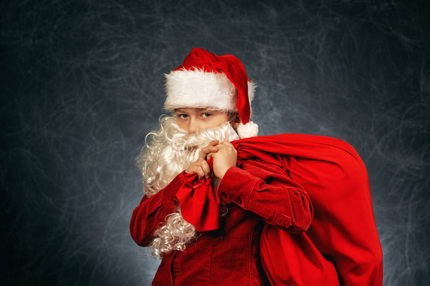 Портрет хлопчика з образу Санта Клауса. Веселого Різдва - Фото, зображення
