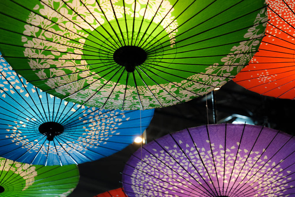 Imagen de paraguas japonés colorido
 - Foto, Imagen