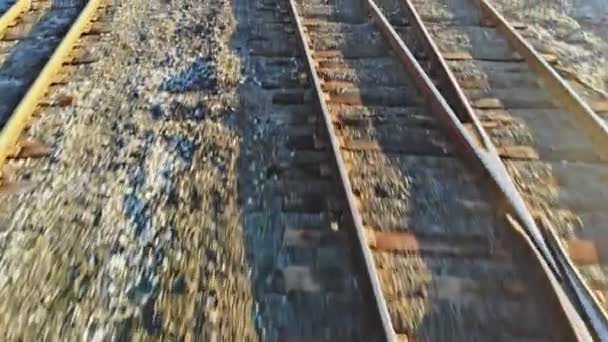 Platforma pociągu towarowego w drodze do przodu - Materiał filmowy, wideo