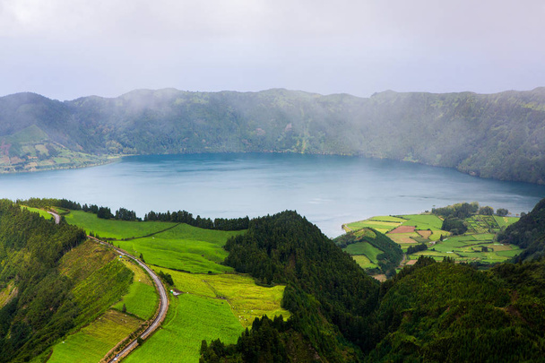 Gyönyörű táj táj az Azori-szigeteken Portugália. Trópusi természet Sao Miguel-szigeten, Azori-szigeteken.  - Fotó, kép
