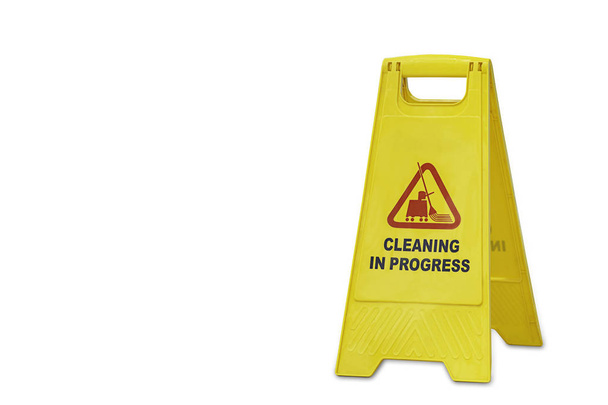 Placas de advertencia aisladas en proceso de limpieza Fabricadas en plástico amarillo. sobre un fondo blanco con la ruta de recorte
. - Foto, imagen